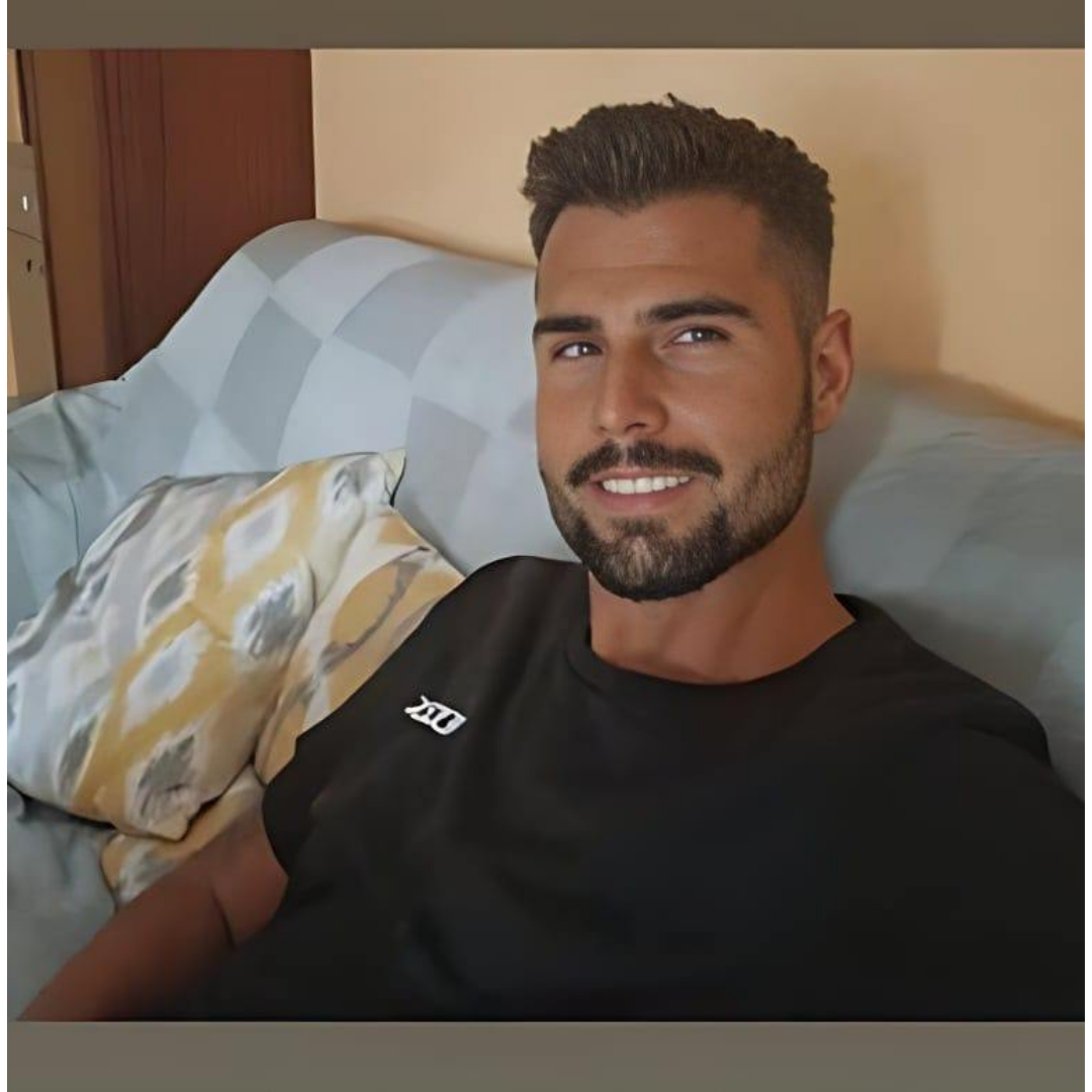 <strong>Javier R.</strong>